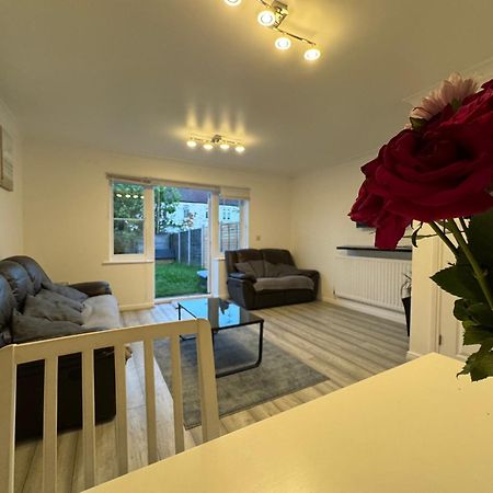 Spacious 3 Bedroom Home, With Private Driveway 5 Minutes From Excel Centre & Custom House Londra Esterno foto