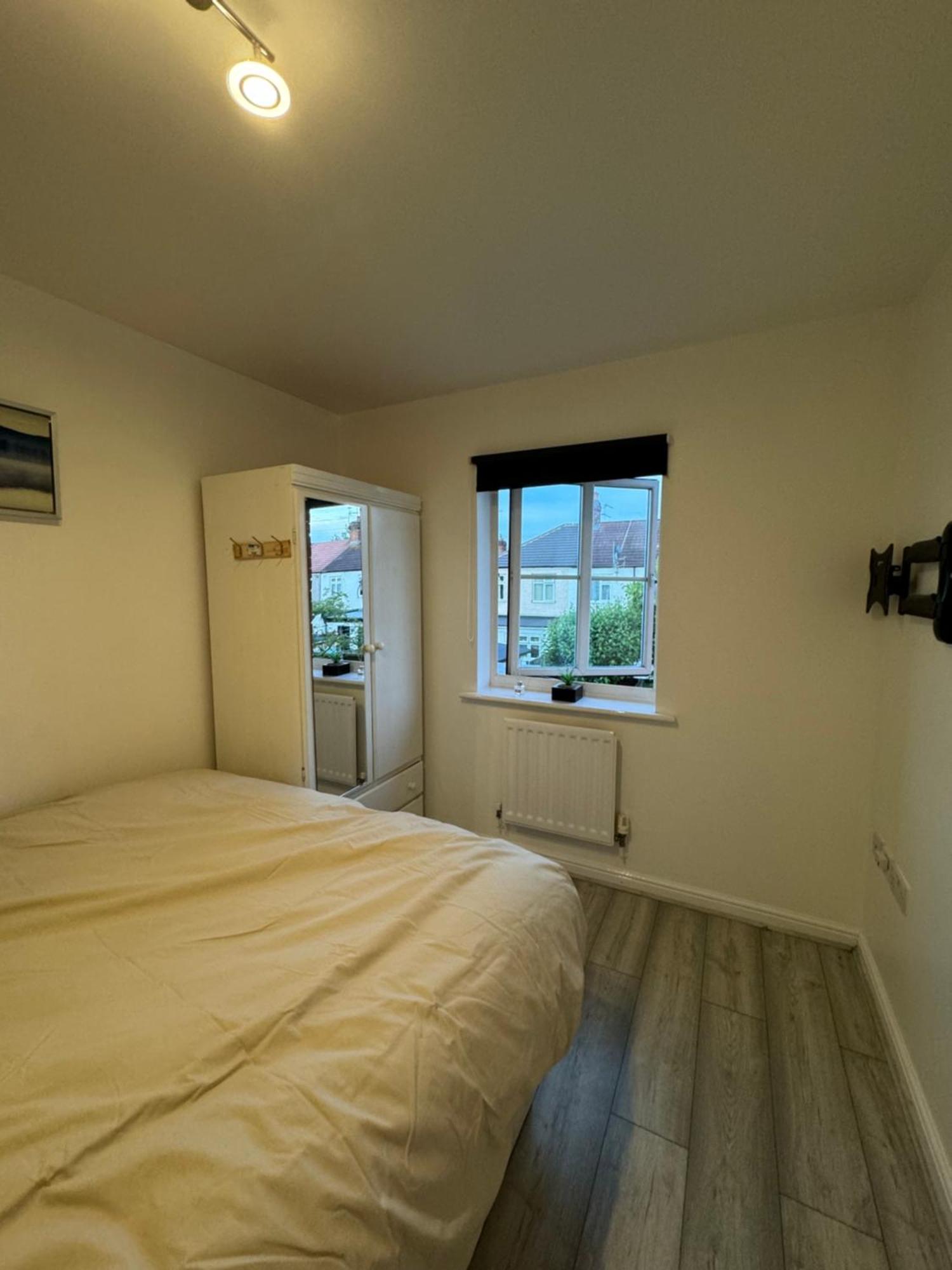Spacious 3 Bedroom Home, With Private Driveway 5 Minutes From Excel Centre & Custom House Londra Esterno foto