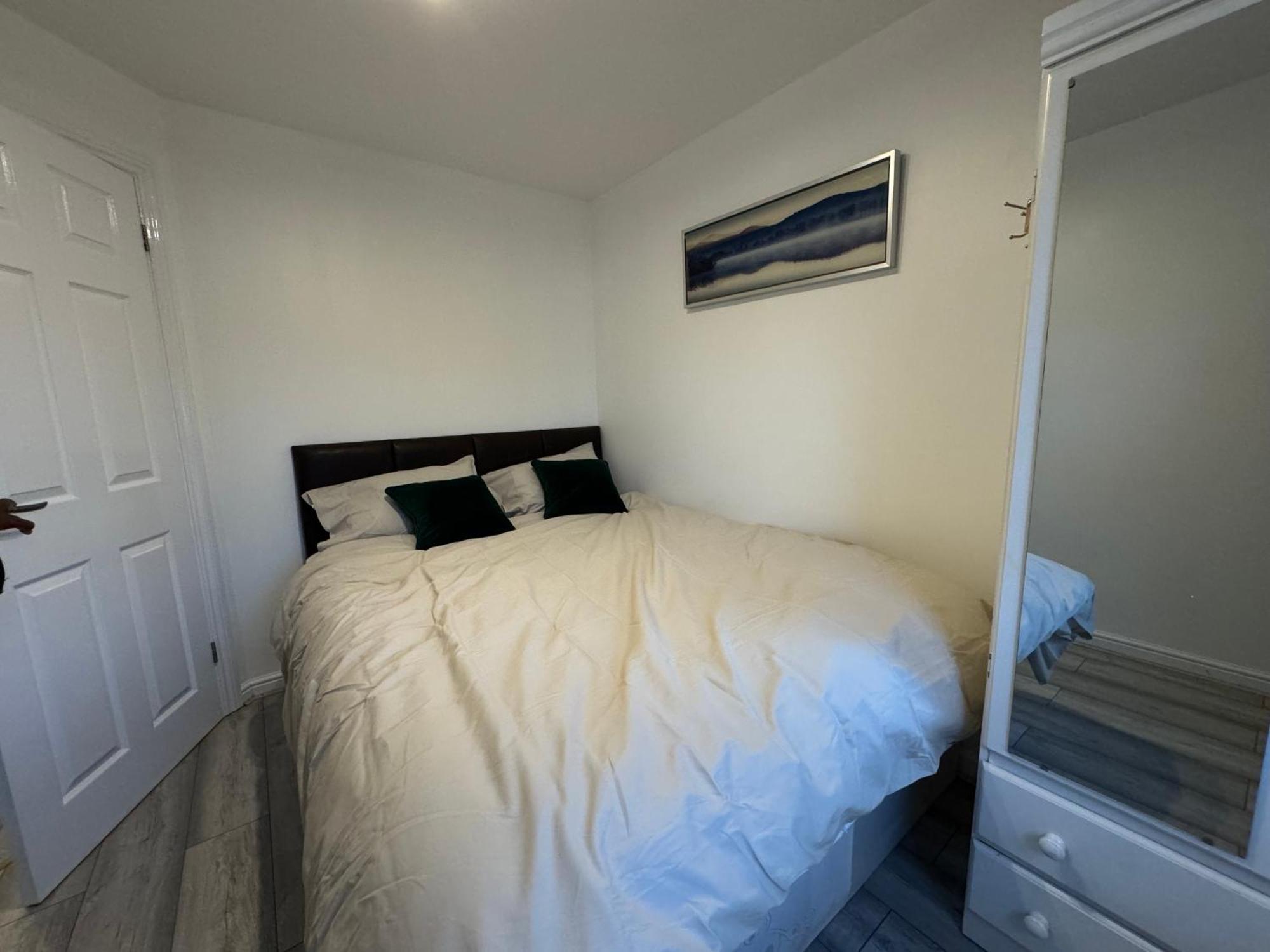 Spacious 3 Bedroom Home, With Private Driveway 5 Minutes From Excel Centre & Custom House Londra Esterno foto