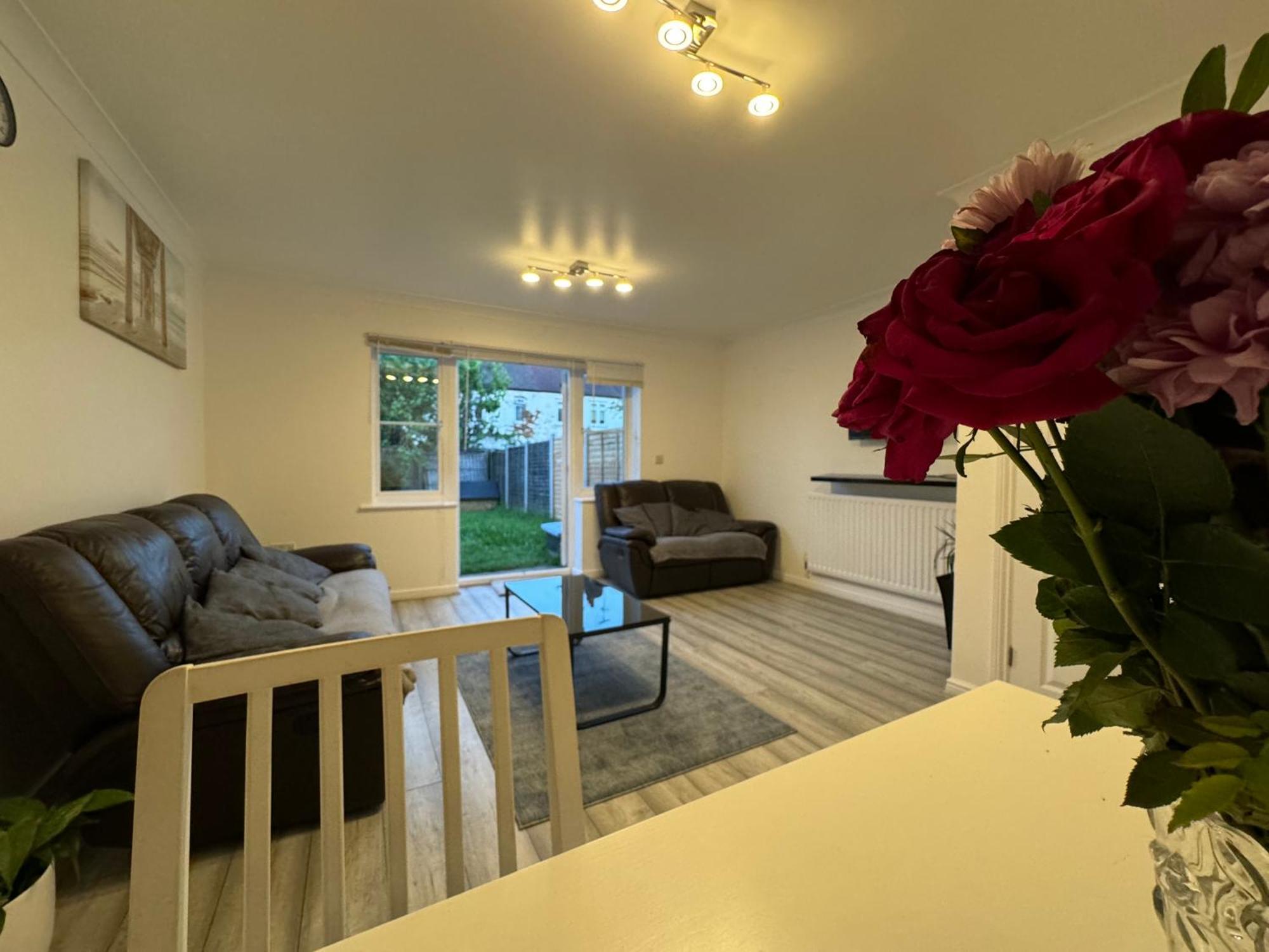 Spacious 3 Bedroom Home, With Private Driveway 5 Minutes From Excel Centre & Custom House Londra Esterno foto