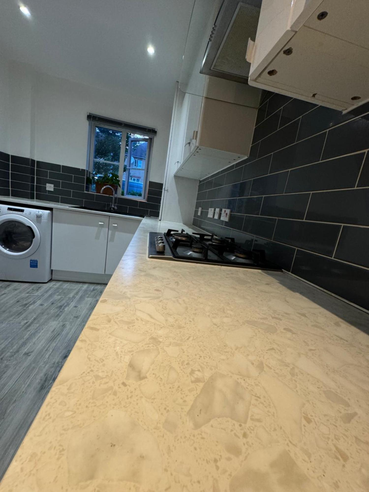 Spacious 3 Bedroom Home, With Private Driveway 5 Minutes From Excel Centre & Custom House Londra Esterno foto