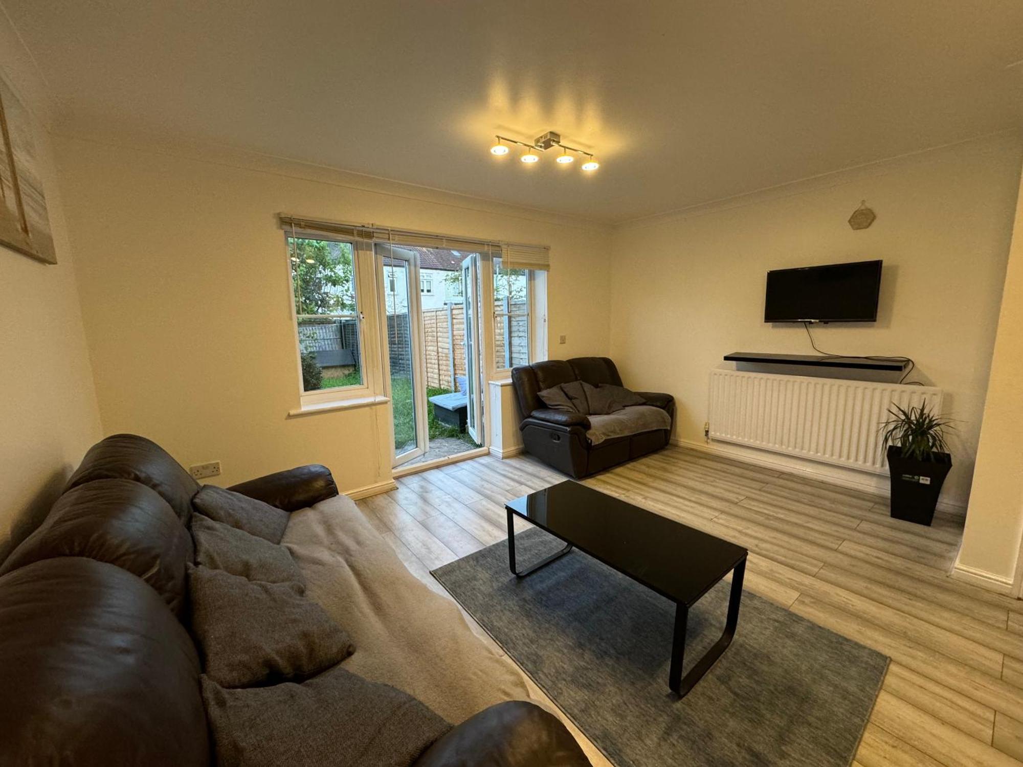 Spacious 3 Bedroom Home, With Private Driveway 5 Minutes From Excel Centre & Custom House Londra Esterno foto